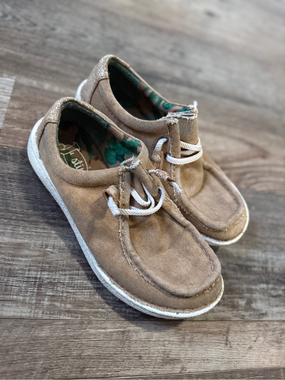 Justin Boots Women's Casual Canvas Sneakers in Tan and White